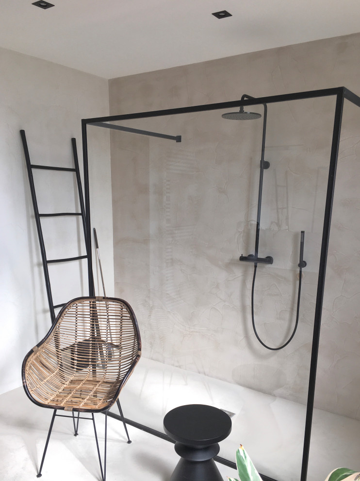 Design ideas for a large contemporary shower room bathroom in Lyon with beige walls, concrete flooring, beige floors and white worktops.