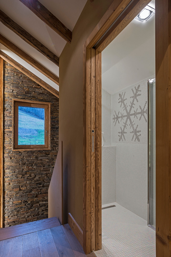 Modernes Badezimmer in Grenoble