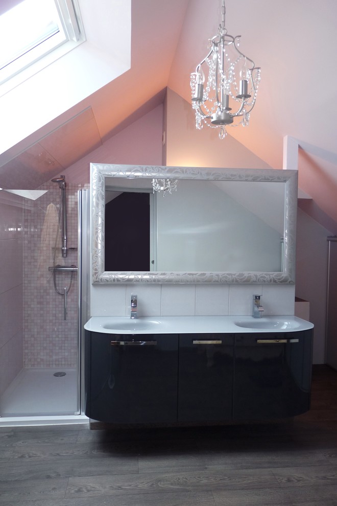 Example of a trendy bathroom design in Le Havre