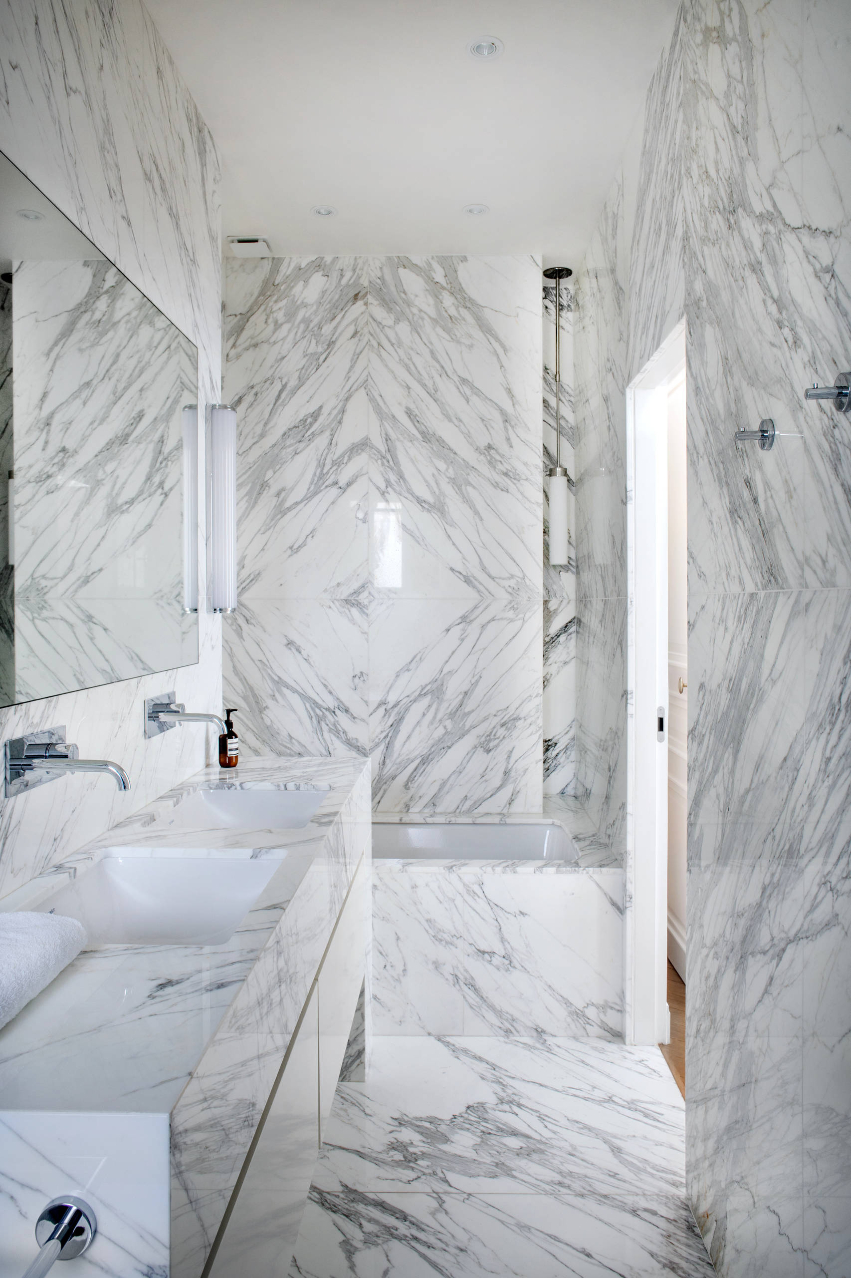 75 photos et idées déco de salles de bain avec un sol en marbre - Mai 2023  | Houzz FR