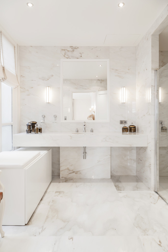 На фото: большая главная ванная комната в современном стиле с белой плиткой, плиткой из листового камня, мраморным полом, душем в нише, белыми стенами, врезной раковиной и мраморной столешницей с