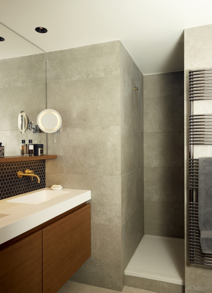Design ideas for a modern bathroom in Reims.