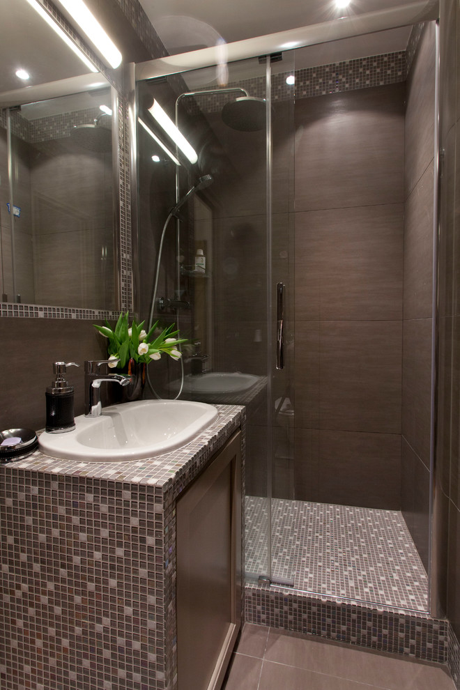 Small classic ensuite bathroom in Paris with beaded cabinets, brown cabinets, a built-in shower, a wall mounted toilet, brown tiles, ceramic tiles, brown walls, cement flooring, a submerged sink, tiled worktops, brown floors and multi-coloured worktops.