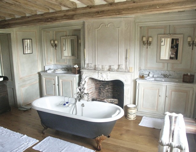 Bathroom in a French Manor - Klassisch - Badezimmer - Le Havre - von  Beatrice Augier interior design | Houzz