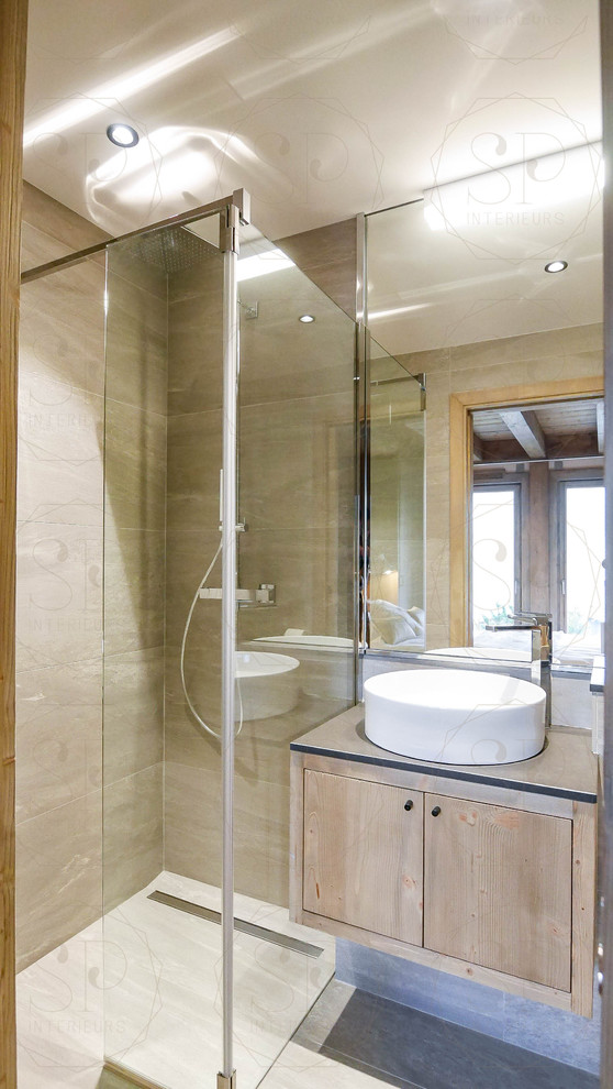 Example of a mountain style light wood floor and beige floor alcove shower design in Lyon with beige walls and a hinged shower door