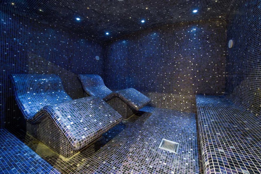 Идея дизайна: ванная комната в стиле рустика с полом из мозаичной плитки