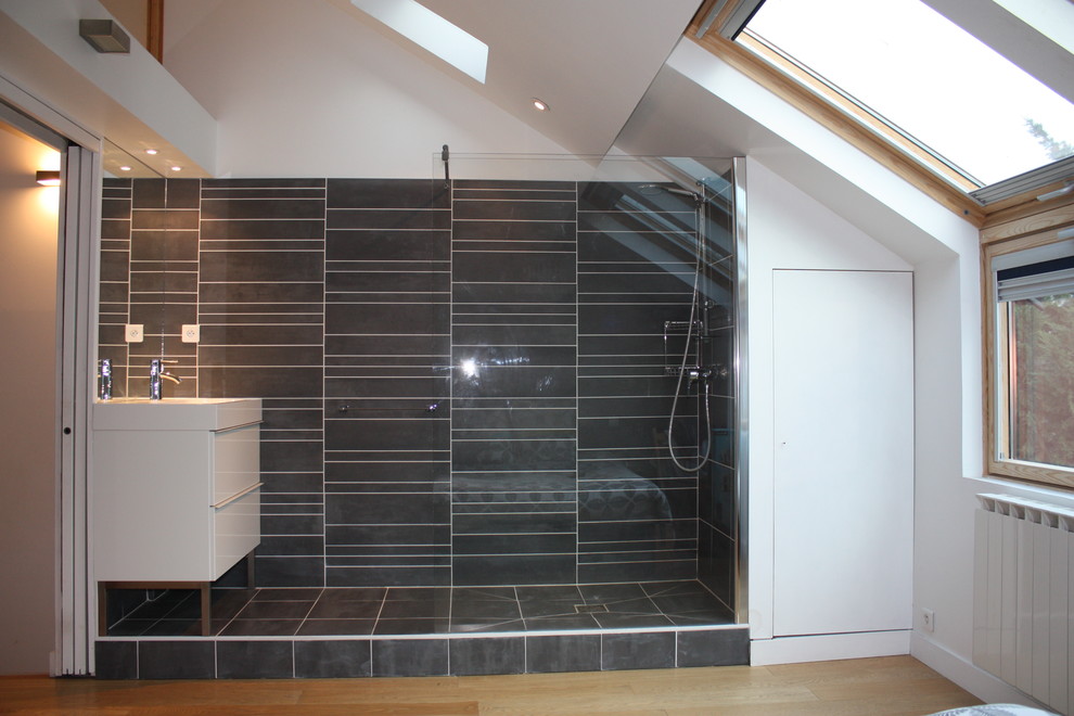 Coin douche dans chambre parentale Modern Bathroom Paris by kim