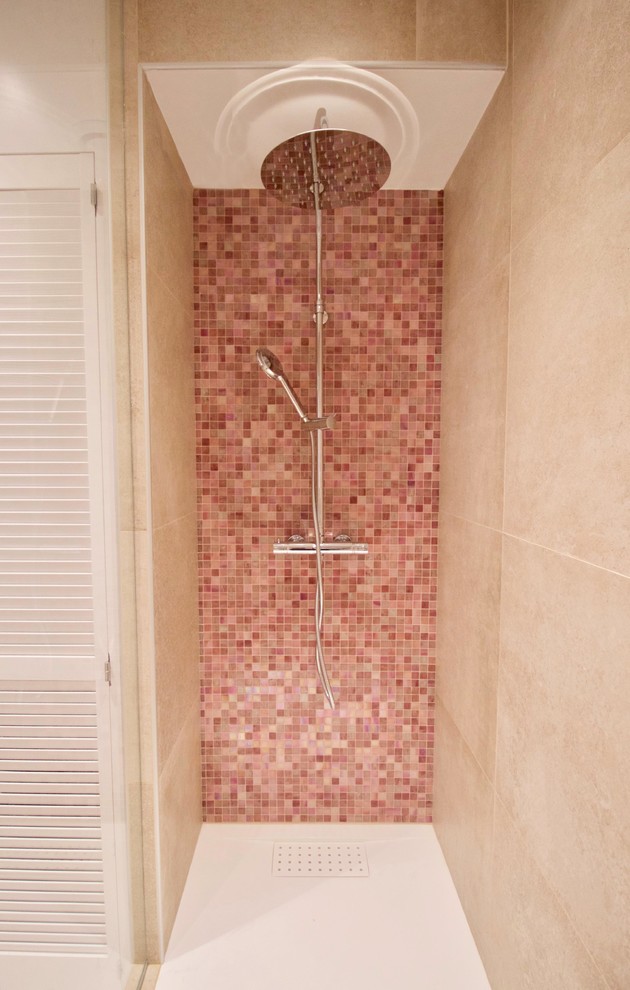 Douche en mosaïque rose Bisazza - Contemporary - Bathroom - Paris - by MMCC  Architecture | Houzz