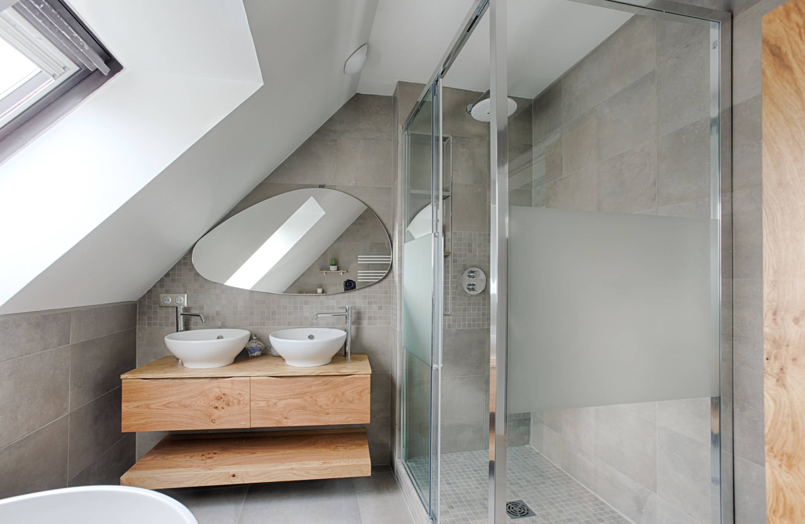 Salle de bain Moderne en gris