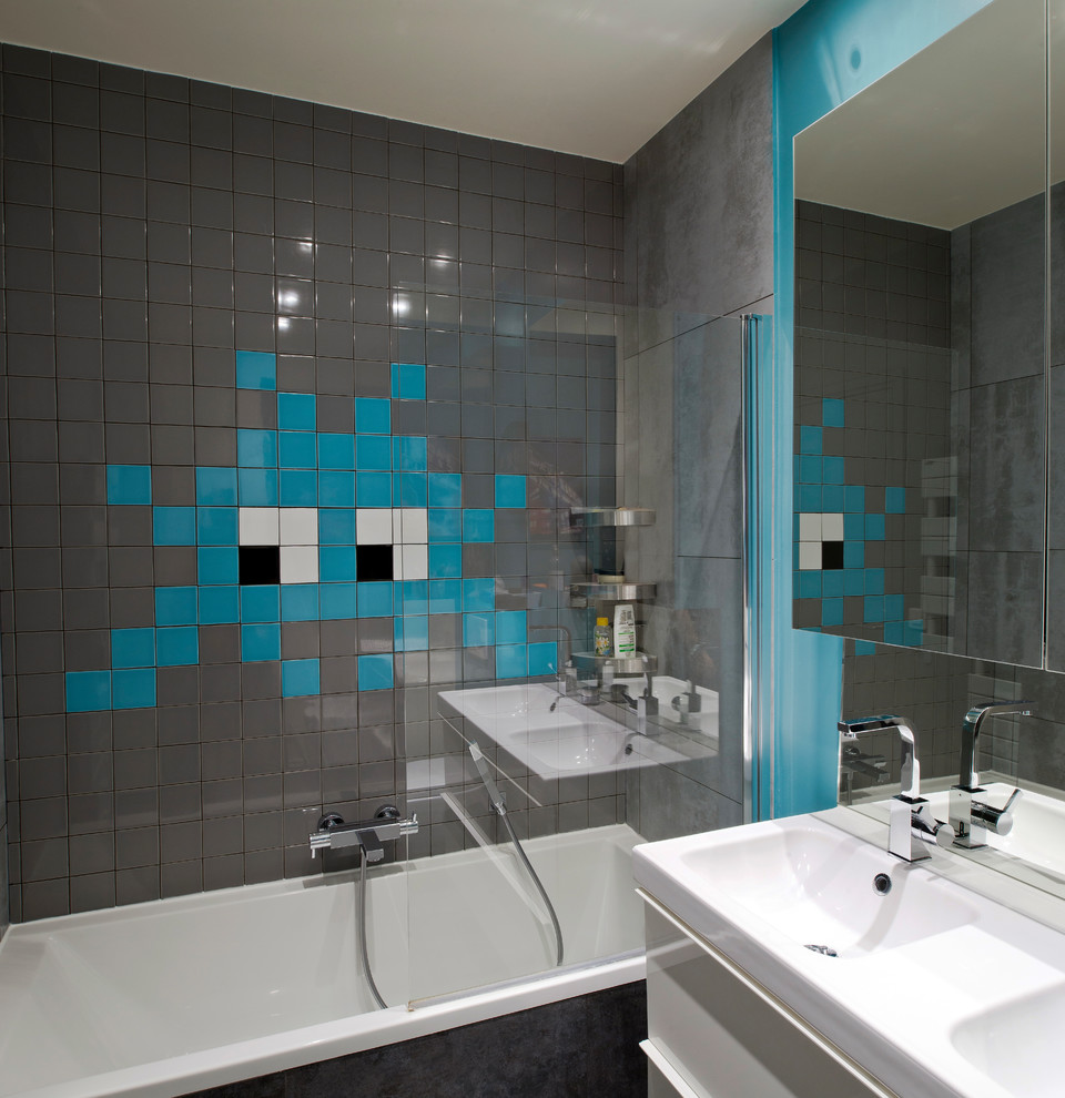パリにあるエクレクティックスタイルのおしゃれな浴室の写真