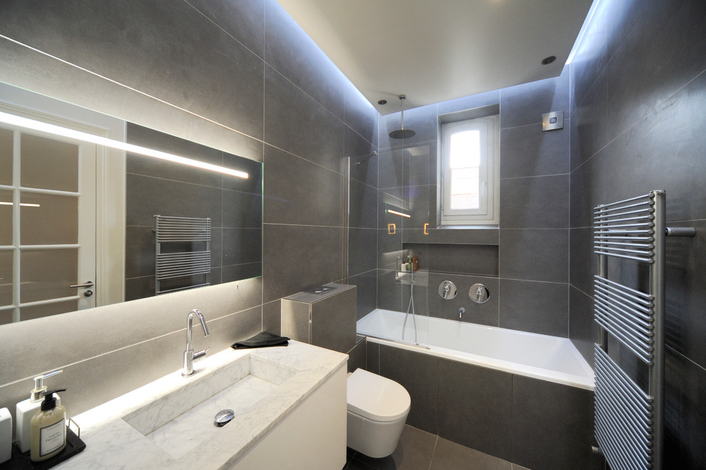 Modernes Badezimmer in Paris