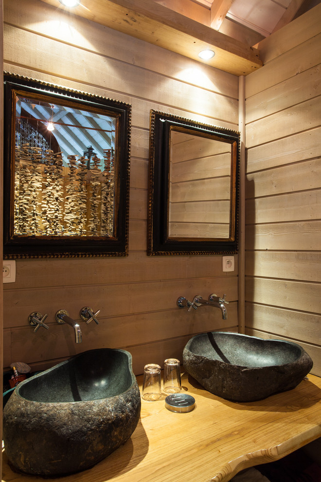 マルセイユにあるカントリー風のおしゃれな浴室の写真