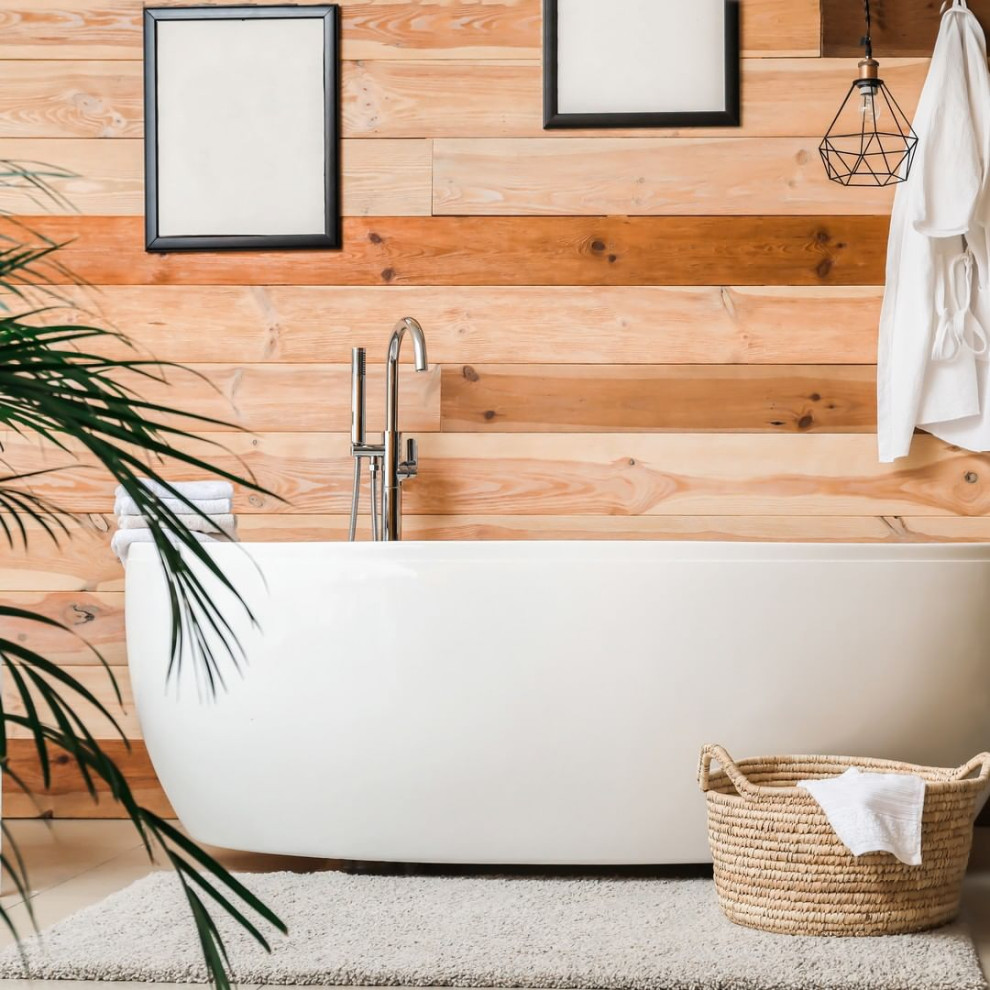 Immagine di una stanza da bagno padronale moderna con vasca da incasso, piastrelle effetto legno, pareti marroni, parquet chiaro e pavimento bianco