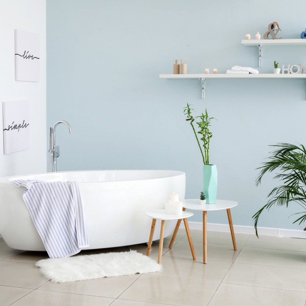На фото: главная ванная комната в стиле модернизм с накладной ванной, синими стенами, полом из цементной плитки и белым полом с