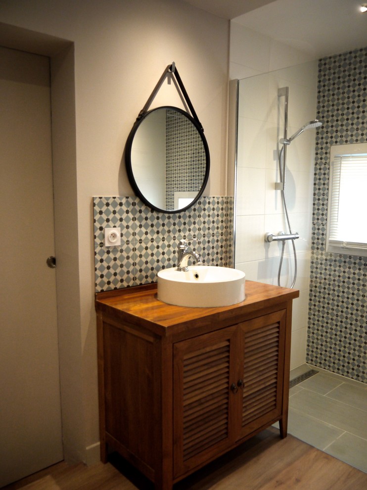 Design ideas for a small scandi ensuite bathroom in Angers with louvered cabinets, brown cabinets, a built-in shower, multi-coloured tiles, ceramic tiles, beige walls, vinyl flooring, a built-in sink, wooden worktops, beige floors and brown worktops.