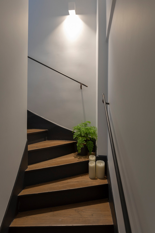 Inspiration for a contemporary staircase remodel in Paris