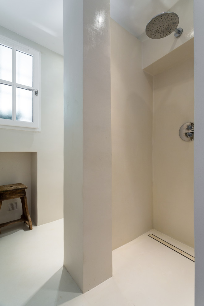 Bathroom - farmhouse bathroom idea in Nice