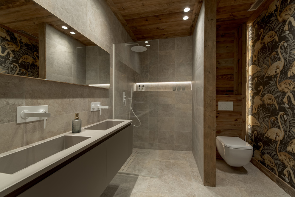 This is an example of a large rustic ensuite bathroom in Lyon with grey cabinets, a built-in shower, a two-piece toilet, multi-coloured tiles, ceramic tiles, beige walls, ceramic flooring, a built-in sink, quartz worktops, grey floors and an open shower.