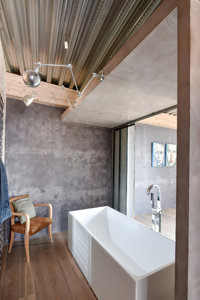 Design ideas for a contemporary bathroom in Lyon.