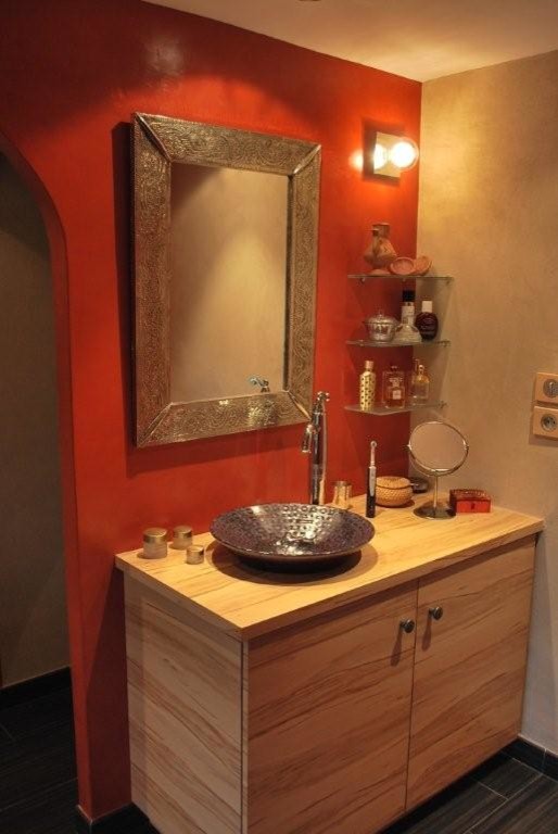 This is an example of a mediterranean bathroom in Paris.