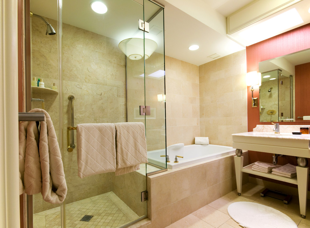 Идея дизайна: главная ванная комната среднего размера в стиле неоклассика (современная классика) с открытыми фасадами, полновстраиваемой ванной, двойным душем, раздельным унитазом, бежевой плиткой, розовой плиткой, керамической плиткой, розовыми стенами, полом из керамической плитки, консольной раковиной, мраморной столешницей, бежевым полом, душем с распашными дверями и розовой столешницей