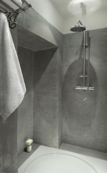 Inspiration for a contemporary bathroom remodel in Marseille