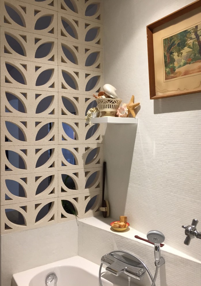 Example of a small eclectic master white tile and mosaic tile mosaic tile floor and white floor bathroom design in Paris with an undermount tub, white walls, a console sink, a two-piece toilet and solid surface countertops