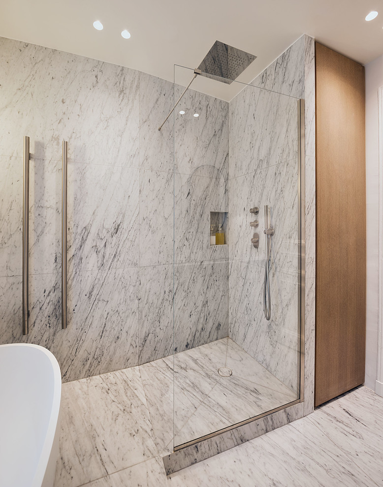 Medium sized contemporary ensuite bathroom in Paris with flat-panel cabinets, light wood cabinets, white tiles, marble worktops, a built-in bath, a built-in shower, white walls, marble flooring, a wall-mounted sink, grey floors, an open shower and grey worktops.