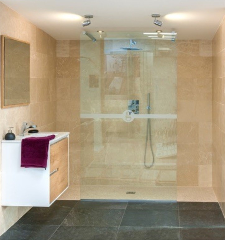 Design ideas for a small contemporary bathroom in Grenoble.