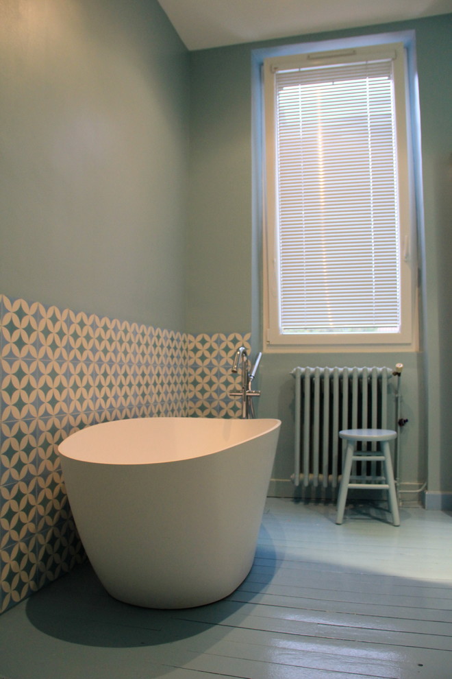 Contemporary ensuite bathroom in Toulouse.