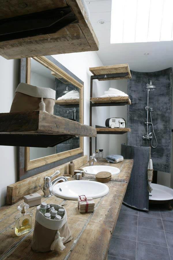 Cette photo montre une salle de bain nature.