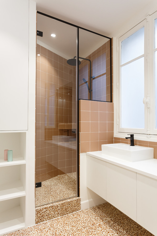 Réalisation d'une salle de bain design.