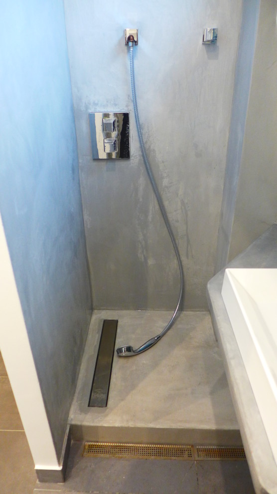 Inspiration for a small contemporary shower room bathroom in Paris with a walk-in shower, a wall mounted toilet, blue tiles, terracotta tiles, white walls, ceramic flooring, a built-in sink, concrete worktops, grey floors, an open shower and grey worktops.