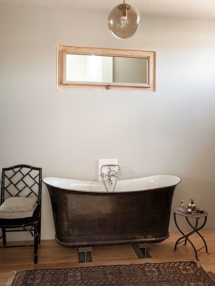 モンペリエにあるカントリー風のおしゃれな浴室の写真