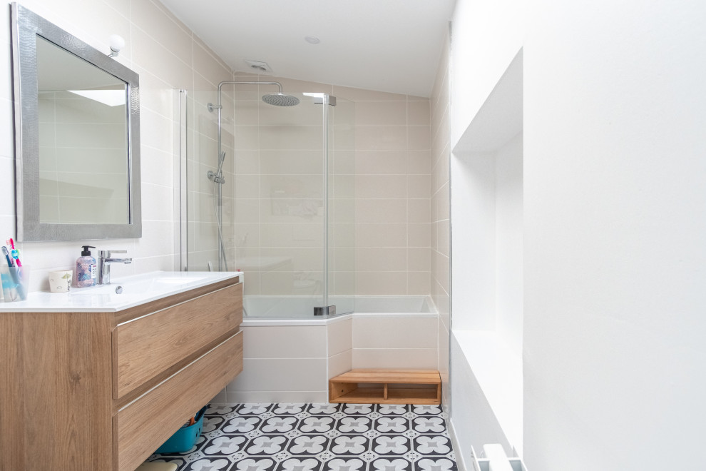 Example of a small trendy master beige tile and ceramic tile gray floor and single-sink shower bench design in Bordeaux with flat-panel cabinets, light wood cabinets, an undermount tub, white countertops and a floating vanity