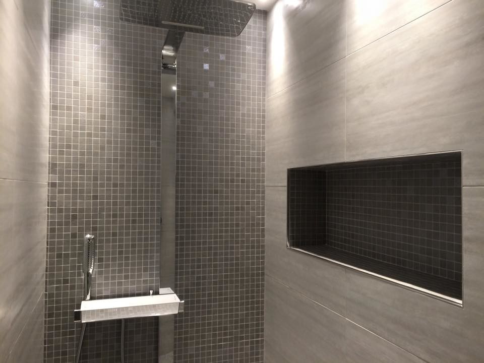 Réalisation d'une salle de bain design.
