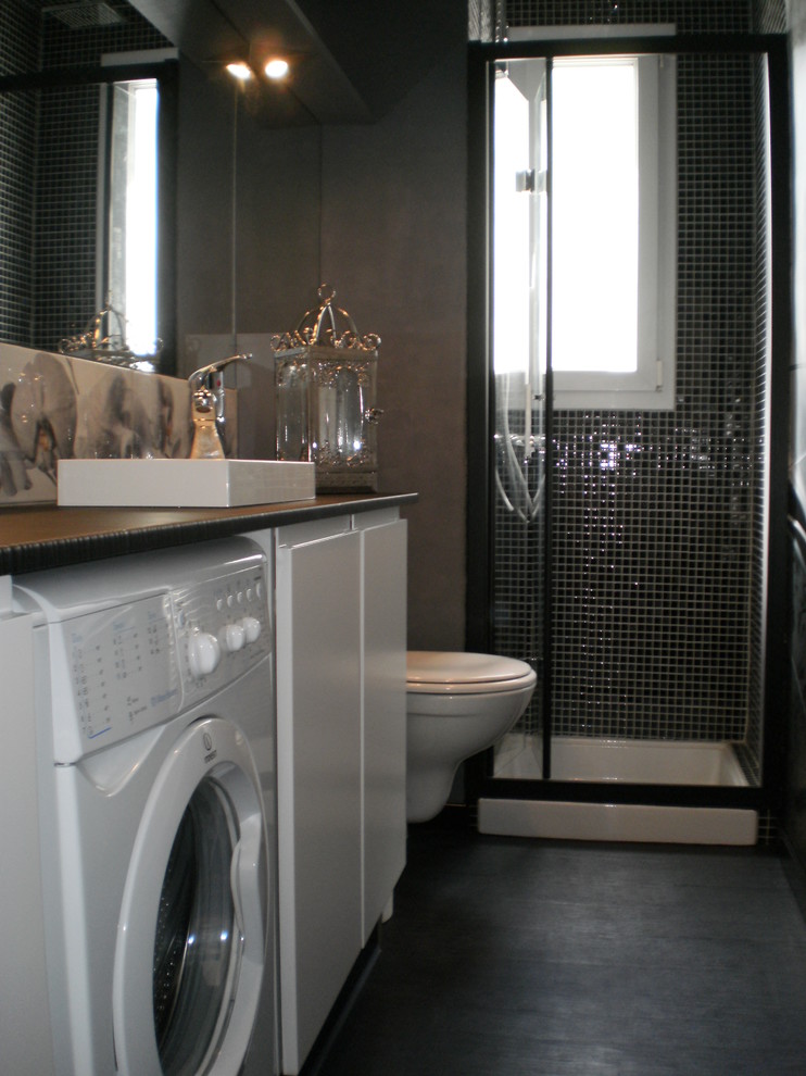 Exemple d'une salle de bain tendance.