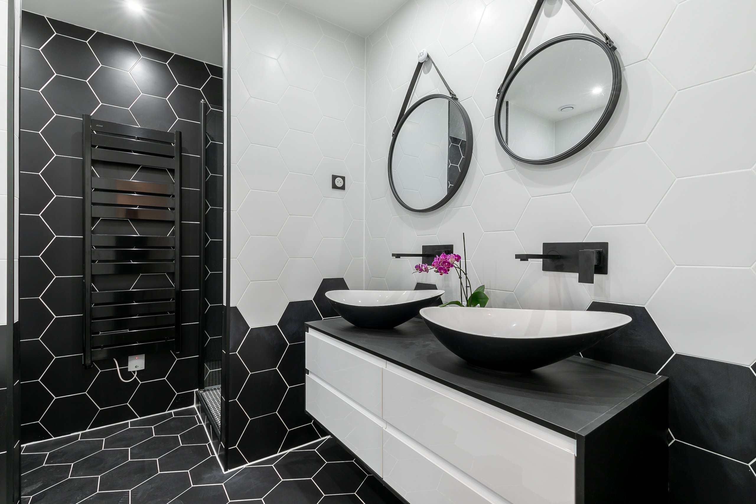 75 photos et idées déco de salles de bain avec un carrelage noir et blanc -  Mars 2024 | Houzz FR