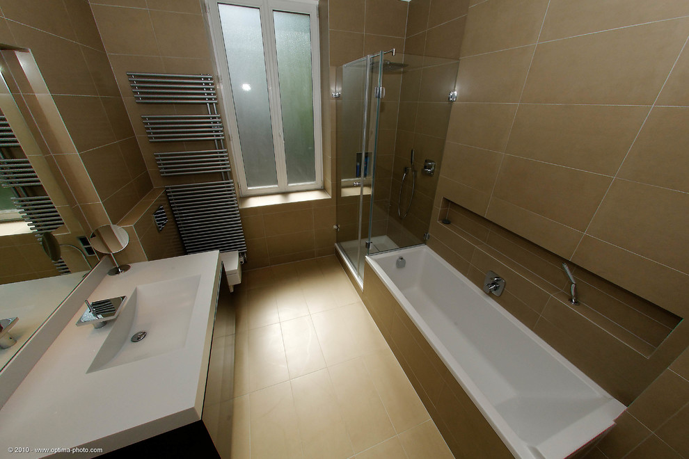 Minimalist bathroom photo in Strasbourg