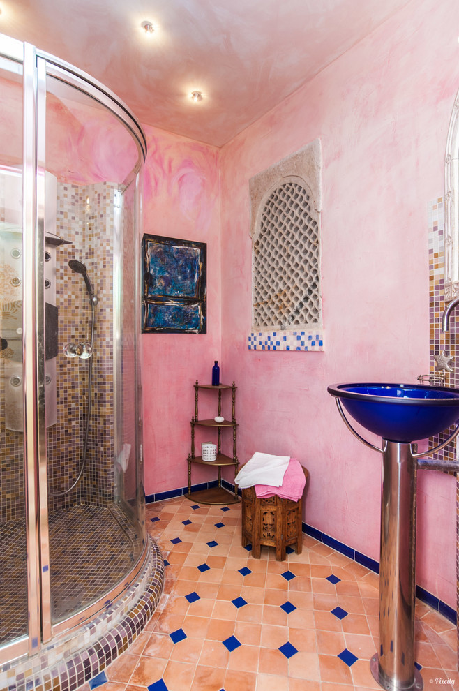 トゥールーズにある地中海スタイルのおしゃれな浴室の写真