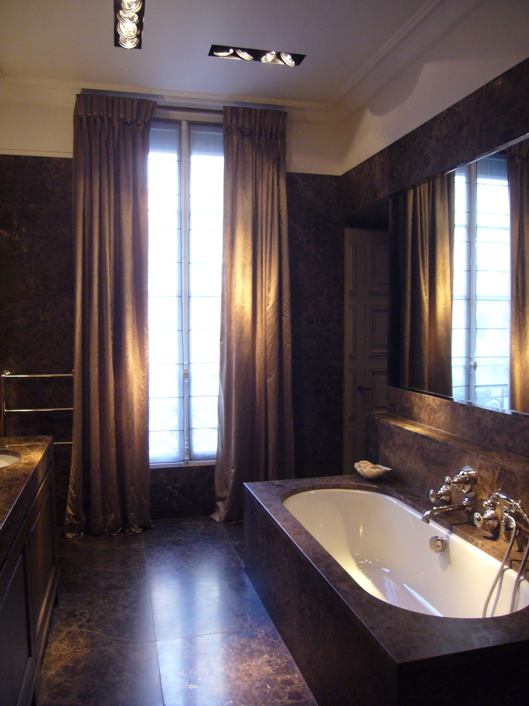 Design ideas for a classic bathroom in Paris.