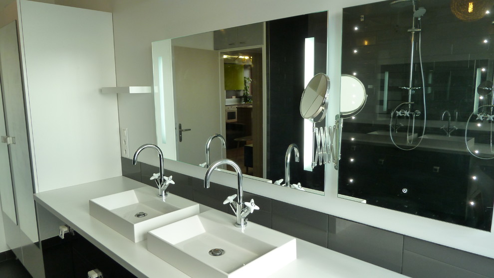 Photo of a medium sized contemporary ensuite bathroom in Paris with flat-panel cabinets, black cabinets, a submerged bath, a double shower, black tiles, ceramic tiles, white walls, ceramic flooring, a built-in sink and laminate worktops.