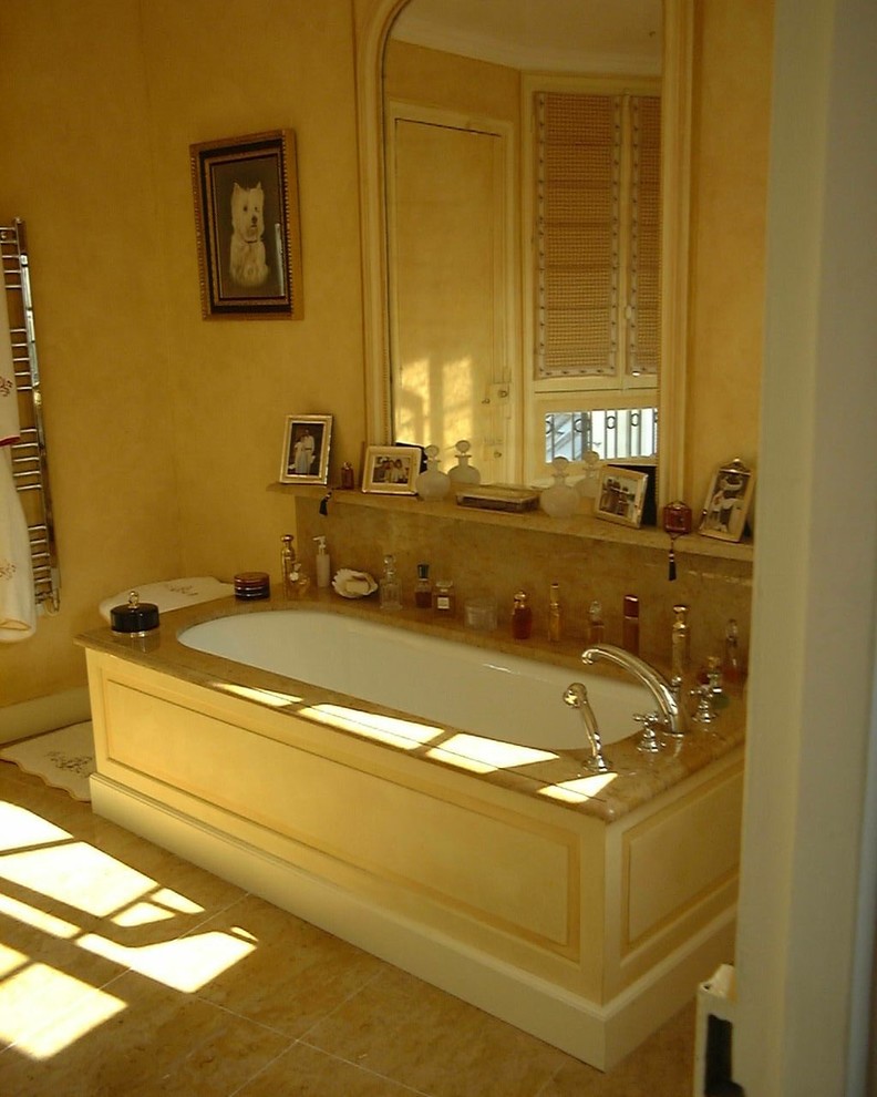 Klassisches Badezimmer in Paris