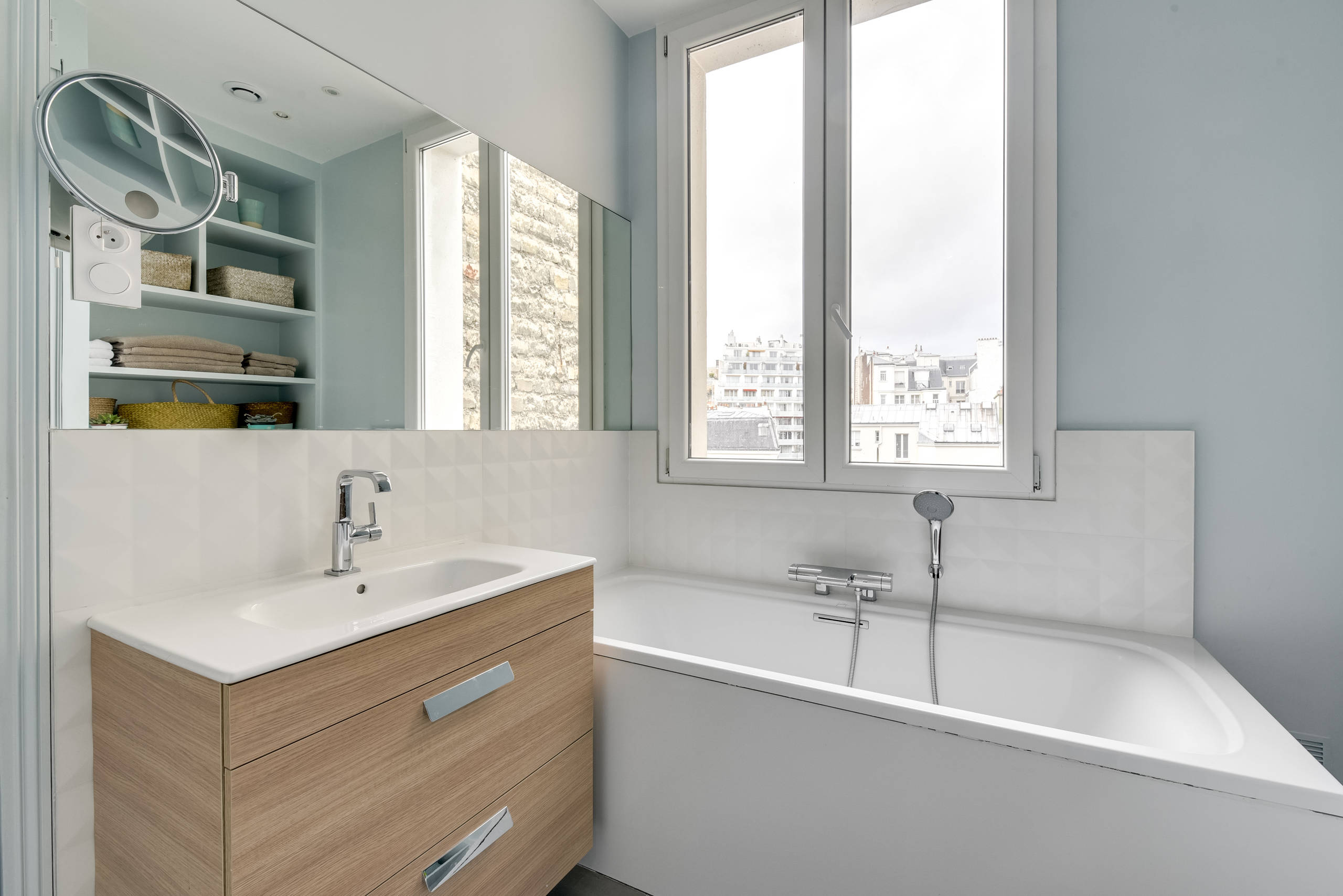 75 photos et idées déco de salles de bain avec une baignoire posée -  Janvier 2024 | Houzz FR