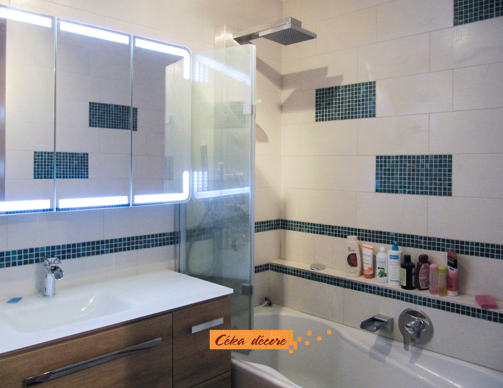 This is an example of a contemporary bathroom in Reims.