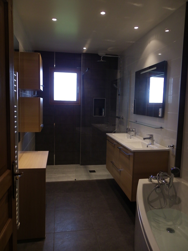 salle de bains fonctionnelle - Contemporary - Bathroom - Le Havre - by ...