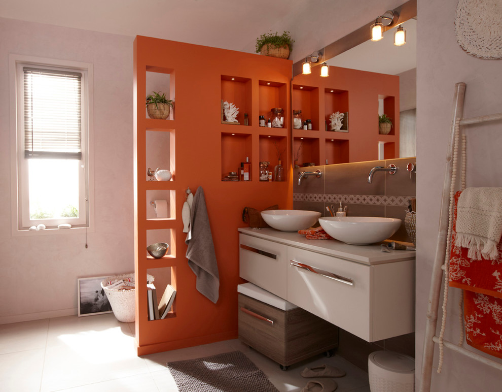 Example of a mid-sized minimalist master beige tile porcelain tile bathroom design in Lille with white cabinets, orange walls and a vessel sink