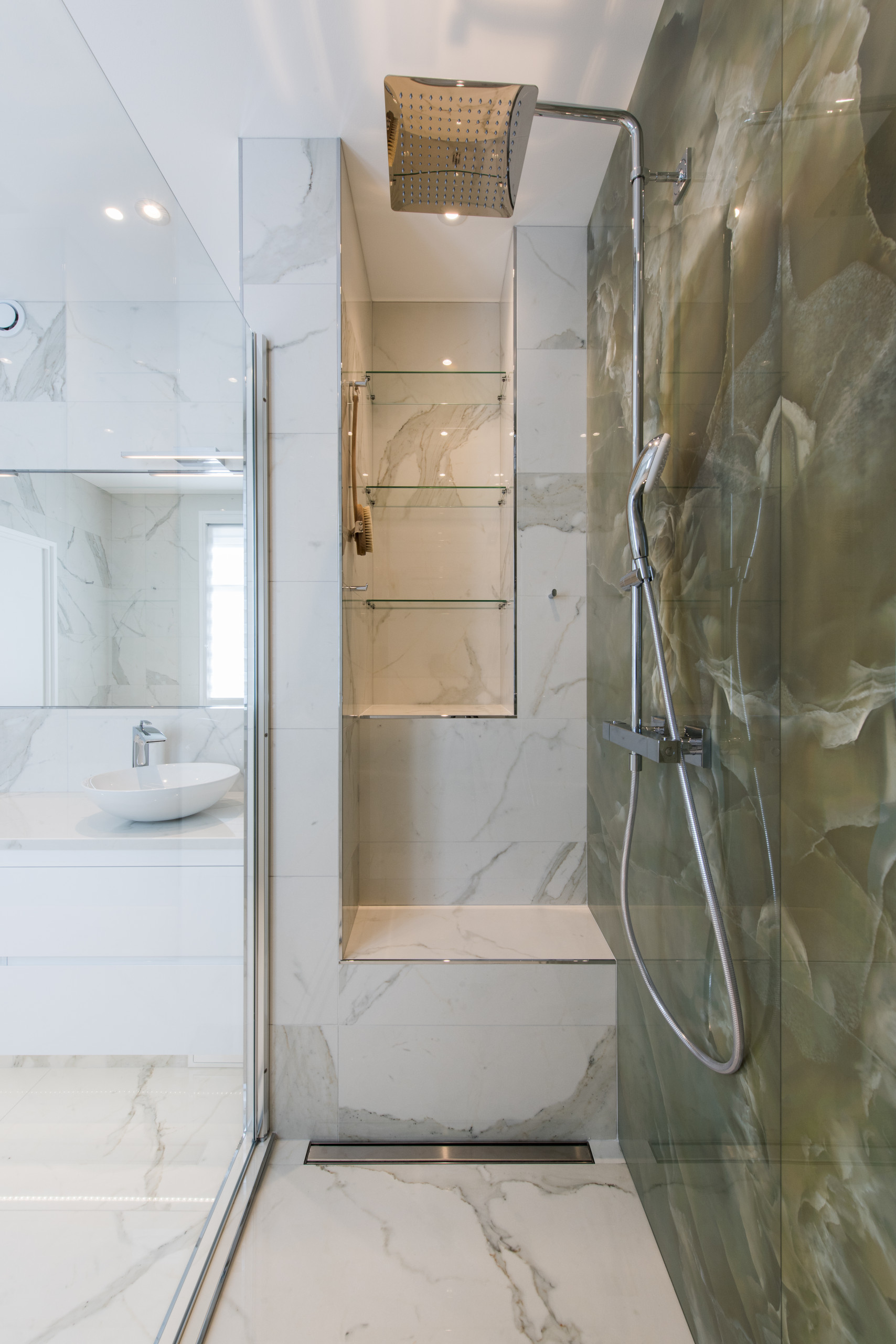 Salle de douche céramique Onice Verde & Calacatta - Bathroom - Paris - by  Marbrerie des Yvelines | Houzz