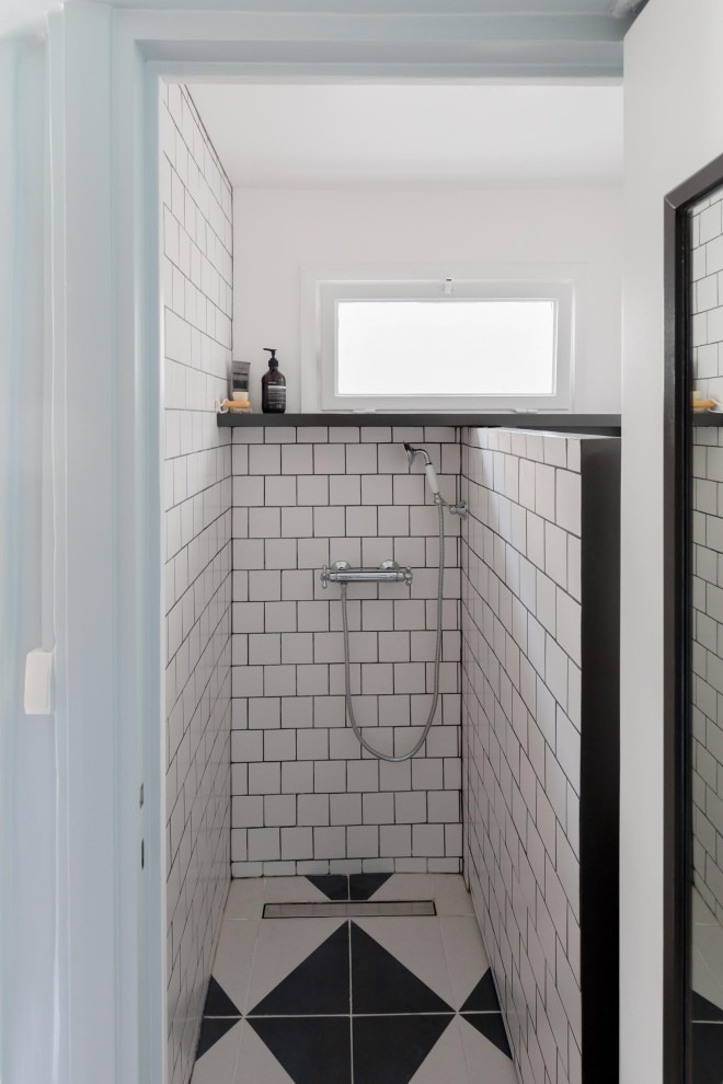 Exemple d'une salle de bain scandinave.