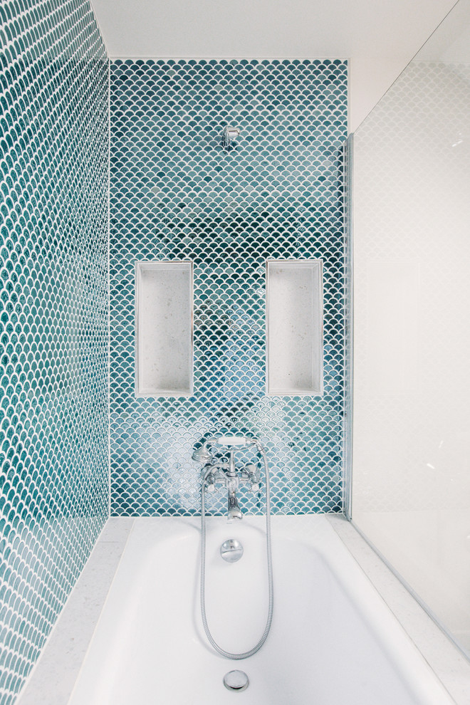 This is an example of a medium sized retro ensuite wet room bathroom in Paris with beaded cabinets, white cabinets, a submerged bath, a wall mounted toilet, blue tiles, mosaic tiles, white walls, ceramic flooring, a pedestal sink and grey floors.